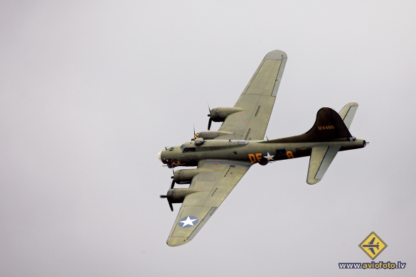 Boeing B-17G Flying Fortress (299P)